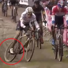 Otro extraño movimiento de Van Aert: ¿Motor o simple derrape?