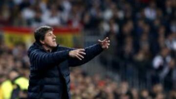 El segundo entrenador del FC Barcelona, Jordi Roura, durante el partido de ida de las semifinales de la Copa del Rey ante el Real Madrid.