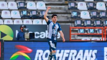 PACHUCA, MEXICO - AUGUST 07: Nicolas Ibañez of Pachuca celebrates after scoring his team’s second goal during the 7th round match between Pachuca and Tigres UANL as part of the Torneo Apertura 2022 Liga MX at Hidalgo Stadium on August 07, 2022 in Pachuca, Mexico. (Photo by Hector Vivas/Getty Images)