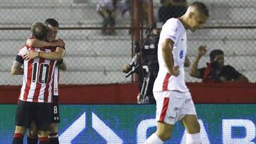 Un gol de Pellegrini, tras un error fatídico de la zaga local, decidió un encuentro cerrado. Estudiantes defendió bien y mantuvo su ventaja hasta el final.