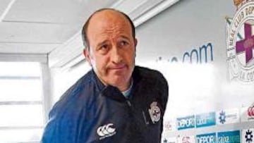 <b>IDEAS CLARAS. </b>Lotina medita reforzar el lateral izquierdo.