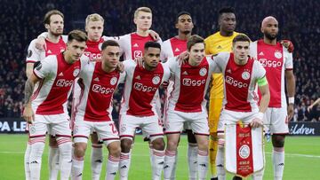 FILE PHOTO: Soccer Football - Europa League - Round of 32 Second Leg - Ajax Amsterdam v Getafe - Johan Cruijff Arena, Amsterdam, Netherlands - February 27, 2020  Ajax players pose for a team group photo before the match/File Photo
