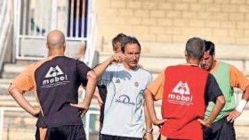 <b>DE VUELTA. </b>Juan Carlos Oliva regresa a Huelva como técnico del Salamanca.