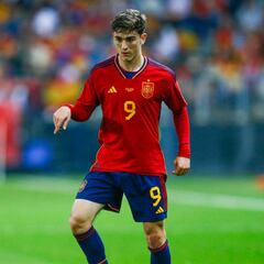 Gavi puede aprender algo de Vinicius