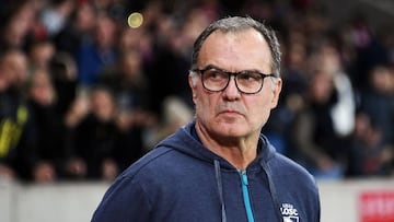 (FILES) This file photo taken on November 17, 2017 shows Lille&#039;s Argentinian head coach Marcelo Bielsa looking on  during the French L1 football match between Lille (LOSC) and Saint-Etienne (ASSE) at the Pierre-Mauroy Stadium in Villeneuve d&#039;Ascq, near Lille, northern France.
 The LOSC &quot;decided&quot; to &quot;temporarily suspend Marcelo Bielsa from his coaching position&quot;, the club announced on its social networks on November 22, 2017. / AFP PHOTO / DENIS CHARLET