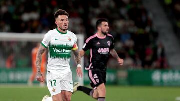 El Elche ha puesto velocidad de crucero y va muy en serio a por el ascenso. El equipo ilicitano venci¨® al Albacete en un fren¨¦tico partido, por 3-2, y Josan fue uno de los m¨¢s destacados. El lateral estuvo sublime en el juego de ataque, con dos grandes ocasiones creadas, una de ellas finalizada en gol de Morente.