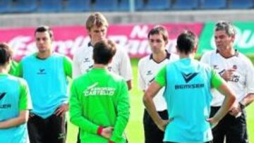 <b>LOS JUGADORES A LO SUYO. </b>La plantilla se centra en continuar entrenando para erradicar la situación en la tabla de clasificación.