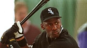El astro Michael Jordan lo ganó todo en el básquetbol. Hizo una pausa en ese deporte para cumplir una promesa a su padre y se dedicó al béisbol de forma profesional.