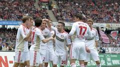 Los jugadores del Bayer Leverkusen celebran su victoria ante el N&uacute;remberg y la clasificaci&oacute;n para la Champions. 