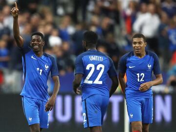 ‘Les Bleus’ han mostrado en los más recientes torneos su potencial y alzan la mano para hacerse de su segundo título mundial en Rusia 2018. La generación comandada por Griezmann y acompañado de Mbappé, Pogba, Kanté, entre otros, quieren sacudirse de la Euro perdida en casa levantando la copa del siguiente verano.