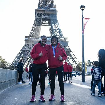 Las subcampeonas del Mundial Femenino Sub 17 de la India pasaron por la Torre Eiffel en París antes de su regreso a Colombia.