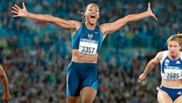 <b>ORO FALSO. </b>Jones precede a Thanou (derecha) en Sydney 2000.