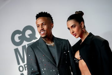 Éder Militão y Stefanie Diaz en la alfombra roja de la gala de los premios GQ Hombres del Año 2023.