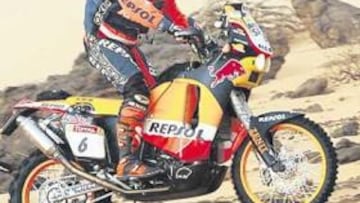 <b>LA MISMA MOTO. </b>Coma ha llevado la misma moto que en el Dakar con el deposito más pequeño.