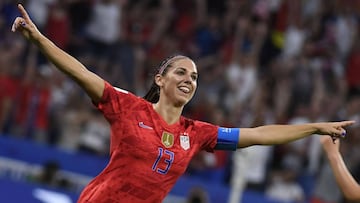 Alex Morgan celebra un gol.