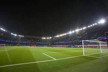 Estadio de fútbol y rugby situado en París, Francia. Su apertura data de julio de 1897, aunque ha sufrido ampliaciones en los años 30 y 70 y remodelaciones en 1998 y 2016. Es el campo del Paris Saint-Germain.