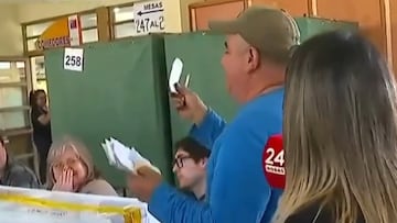 Un hombre se demora una hora en votar y así reacciona la gente que estaba esperando: “Nadie...”