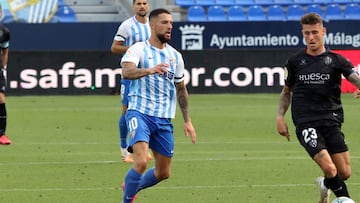 Tete Morente y Raba, en un lance del Málaga - Huesca.