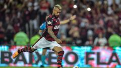“Necesita ser más usado”: Vidal se salva de las críticas en Flamengo