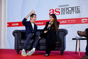 Qué significa cuando una persona desvía la mirada al mantener una conversación 