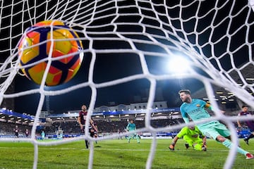 Lionel Messi scores against Eibar at Ipurúa during the 2016/17 campaign