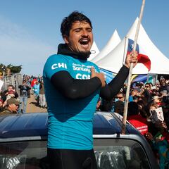 El surf hace historia en Santiago 2023 y le da una emocionante medalla a Chile