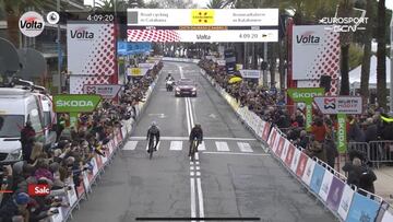 Resumen y resultado de la etapa 6 de la Volta a Catalunya: victoria de Carapaz al sprint con Higuita