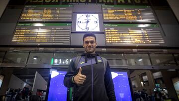 Jorge Molina, a su llegada anoche a la estación de Santa Justa.