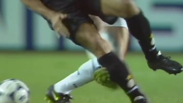 La brutal patada de Almeyda a Ronaldo en la final de la UEFA 98'