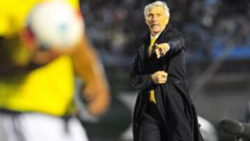 El t&eacute;cnico de la Selecci&oacute;n Colombia durante el juego ante Uruguay en Montevideo. 