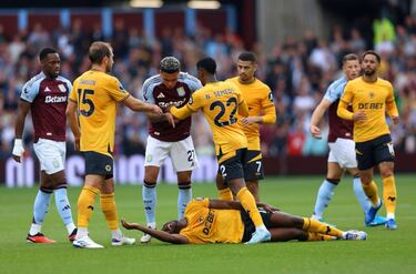 Jhon Durán sella remontada de Aston Villa y Mosquera se lesiona