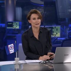 Denisse Maerker presume bandera de Cruz Azul