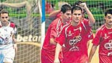 <b>EQUIPO. </b>Vinicius celebra un gol con sus compañeros detrás.
