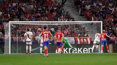 Centro magistral de De Paul para encontrar la incursión en el área de Gallagher, que conectó un poderoso cabezazo para batir a Batalla y sellar el 2-0.