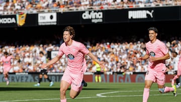 VALENCIA, 05/04/2026.- El centrocampista del Celta Fer López celebra tras marcar el 1-2 durante el partido de la jornada 30 de LaLiga EA Sports entre Valencia CF y Celta de Vigo, este domingo en el estadio de Mestalla, en Valencia. EFE/ Ana Escobar