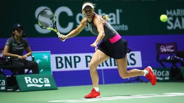Wozniacki barre a Halep y anima la lucha por el número uno