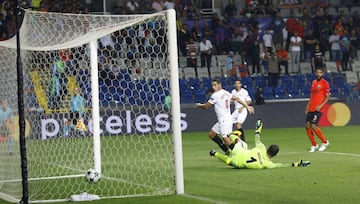 Ben Yedder marca el 1-2 a pase de Navas. 