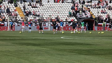 El césped de Vallecas pasa el examen