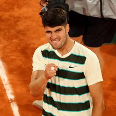 Alcaraz impone la ley del más fuerte para volver a semifinales