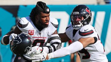 JACKSONVILLE, FLORIDA - DECEMBER 01: Azeez Al-Shaair #0 of the Houston Texans takes off his helmet before a fight during the second quarter of a game against the Jacksonville Jaguars at EverBank Stadium on December 01, 2024 in Jacksonville, Florida. Mike Carlson/Getty Images/AFP (Photo by Mike Carlson / GETTY IMAGES NORTH AMERICA / Getty Images via AFP)