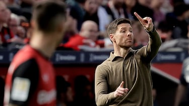 Xabi Alonso durante un partido de Bundesliga con el Bayer Leverkusen.