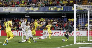 Moi Gómez adelantó de nuevo al Villarreal. 2-1.