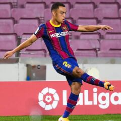 Sergiño Dest makes historic debut with Barcelona