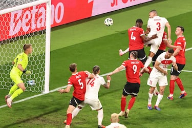 Demiral hace de Gler