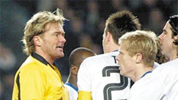 <b>AMENAZADO. </b>Los hooligans del Chelsea propiciaron el adiós de Frisk.