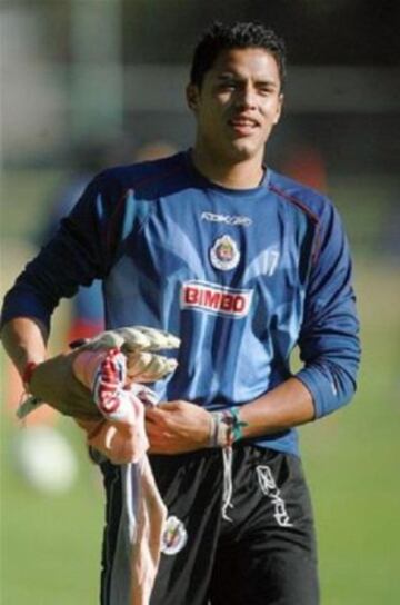 Actualmente juega para Toluca pero su formación es rojiblanca