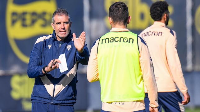 Gaizka Garitano tiene a Álvaro Cervera en el espejo