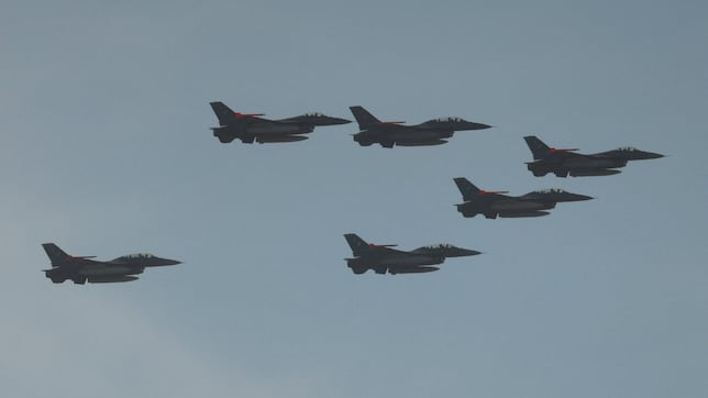 Un país de Europa está comprando aviones F-16 por un euro y todo es parte de un plan superior: “Una triangulación”