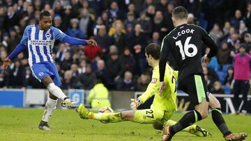 Izquierdo por poco y logra su primer gol en la Premier League. El entrenador lo elogi&oacute; por su trabajo