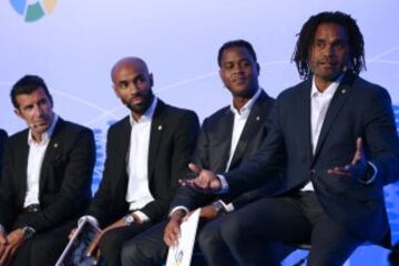 Figo, Kanout¨¦, Kluivert, Karembeu, Albelda, Urzaiz, Salgado, Morientes y Roberto Carlos, Fernando Sanz y Mendieta fueron presentados como embajadores de La Liga.